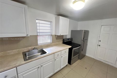 Снять в аренду виллу или дом в Майами, Флорида 1 спальня, 65.03м2, № 1933344 - фото 8