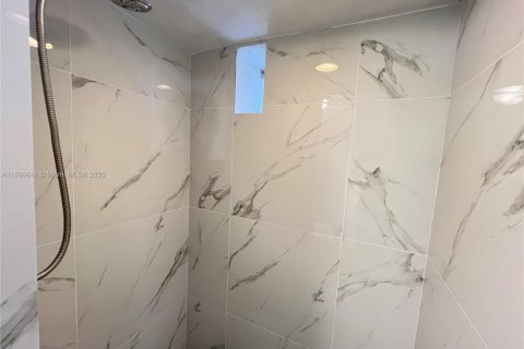 Снять в аренду виллу или дом в Майами, Флорида 1 спальня, 65.03м2, № 1933344 - фото 7