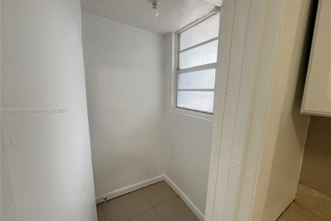 Снять в аренду виллу или дом в Майами, Флорида 1 спальня, 65.03м2, № 1933344 - фото 10