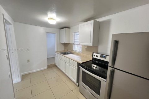 Снять в аренду виллу или дом в Майами, Флорида 1 спальня, 65.03м2, № 1933344 - фото 9