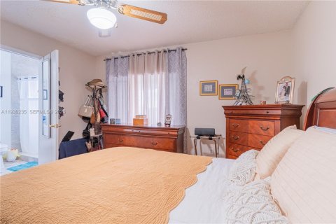 Copropriété à vendre à Hialeah, Floride: 2 chambres, 94.76 m2 № 1989031 - photo 16