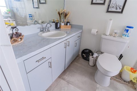 Copropriété à vendre à Hialeah, Floride: 2 chambres, 94.76 m2 № 1989031 - photo 11
