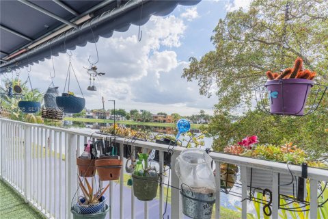 Copropriété à vendre à Hialeah, Floride: 2 chambres, 94.76 m2 № 1989031 - photo 18