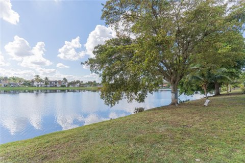 Copropriété à vendre à Hialeah, Floride: 2 chambres, 94.76 m2 № 1989031 - photo 23