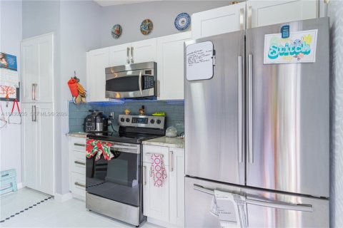 Copropriété à vendre à Hialeah, Floride: 2 chambres, 94.76 m2 № 1989031 - photo 9