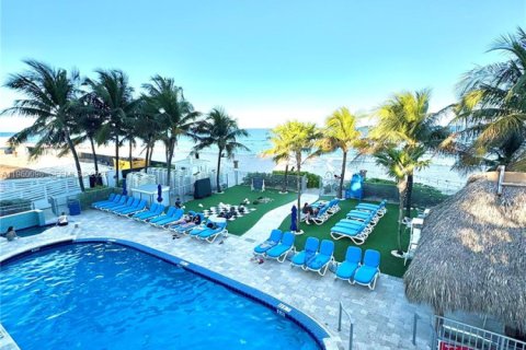 Купить кондоминиум в Санни-Айлс-Бич, Флорида 1 спальня, 63.92м2, № 2024445 - фото 3