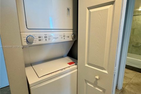 Купить кондоминиум в Санни-Айлс-Бич, Флорида 1 спальня, 63.92м2, № 2024445 - фото 14