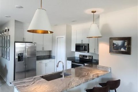 Townhouse in Tampa, Florida 4 bedrooms, 235.79 sq.m. № 1885192 - photo 5