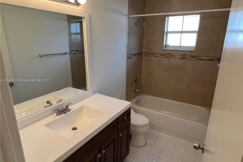 Снять в аренду виллу или дом в Майами, Флорида 4 спальни, 195.75м2, № 1954671 - фото 15