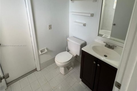 Снять в аренду виллу или дом в Майами, Флорида 4 спальни, 195.75м2, № 1954671 - фото 16