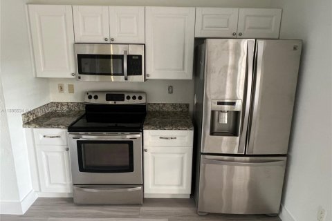 Снять в аренду виллу или дом в Майами, Флорида 4 спальни, 195.75м2, № 1954671 - фото 10