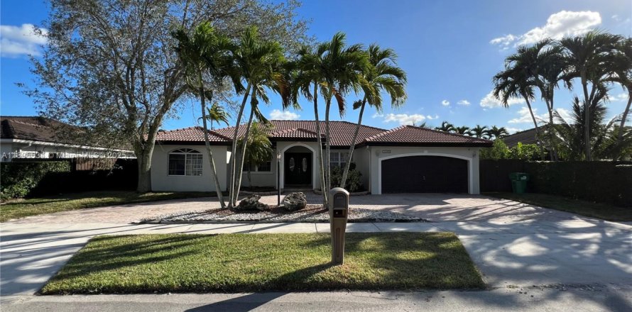 Дом в Майами, Флорида 4 спальни, 195.75м2 № 1954671