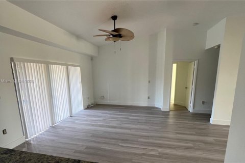 Снять в аренду виллу или дом в Майами, Флорида 4 спальни, 195.75м2, № 1954671 - фото 8