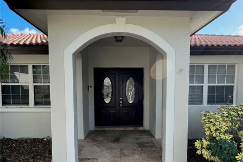 Снять в аренду виллу или дом в Майами, Флорида 4 спальни, 195.75м2, № 1954671 - фото 3