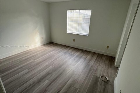 Снять в аренду виллу или дом в Майами, Флорида 4 спальни, 195.75м2, № 1954671 - фото 12