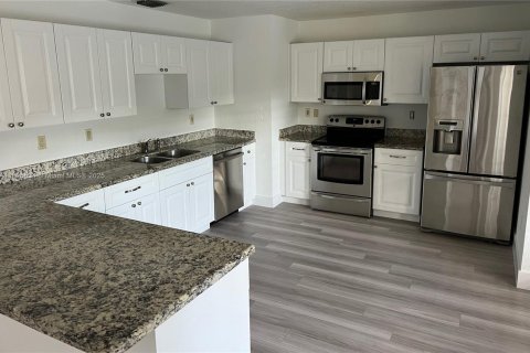 Снять в аренду виллу или дом в Майами, Флорида 4 спальни, 195.75м2, № 1954671 - фото 9