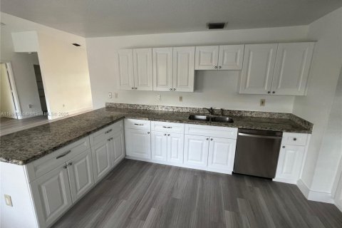 Снять в аренду виллу или дом в Майами, Флорида 4 спальни, 195.75м2, № 1954671 - фото 11