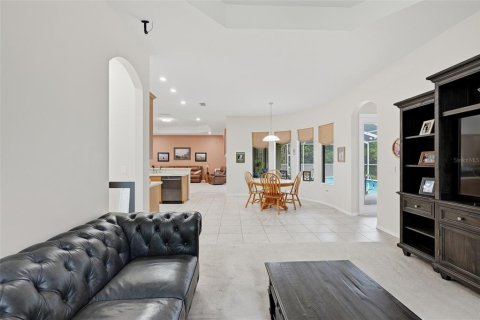 House in Spring Hill, Florida 3 bedrooms, 276.85 sq.m. № 2329539 - photo 12