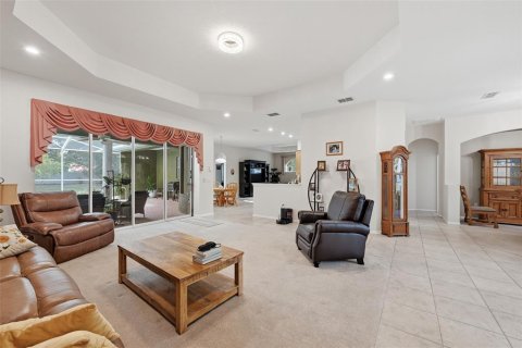 House in Spring Hill, Florida 3 bedrooms, 276.85 sq.m. № 2329539 - photo 7