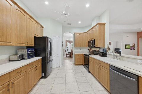 House in Spring Hill, Florida 3 bedrooms, 276.85 sq.m. № 2329539 - photo 15