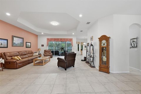 House in Spring Hill, Florida 3 bedrooms, 276.85 sq.m. № 2329539 - photo 5