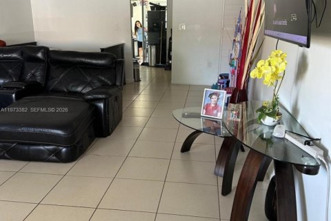 House in Miami Gardens, Florida 2 bedrooms, 97.55 sq.m. № 2080447 - photo 5