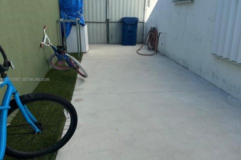 House in Miami Gardens, Florida 2 bedrooms, 97.55 sq.m. № 2080447 - photo 8
