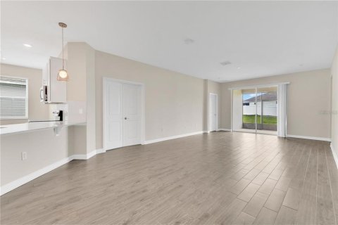 Villa ou maison à louer à Davenport, Floride: 3 chambres, 193.24 m2 № 2339015 - photo 4