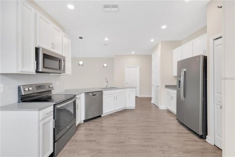 Villa ou maison à louer à Davenport, Floride: 3 chambres, 193.24 m2 № 2339015 - photo 3