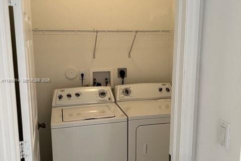 Casa en alquiler en Miami, Florida, 4 dormitorios, 163.04 m2 № 2010818 - foto 6