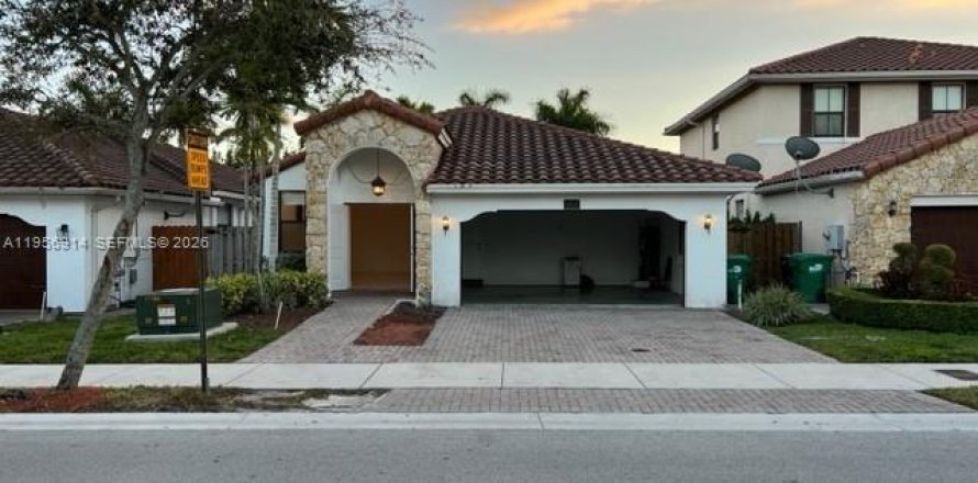 Casa en Miami, Florida 4 dormitorios, 163.04 m2 № 2010818