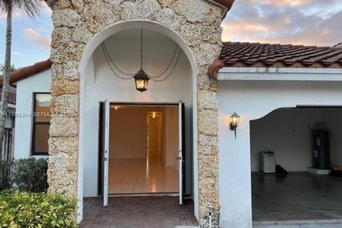 Casa en alquiler en Miami, Florida, 4 dormitorios, 163.04 m2 № 2010818 - foto 3