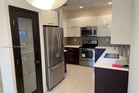 Casa en alquiler en Miami, Florida, 4 dormitorios, 163.04 m2 № 2010818 - foto 11