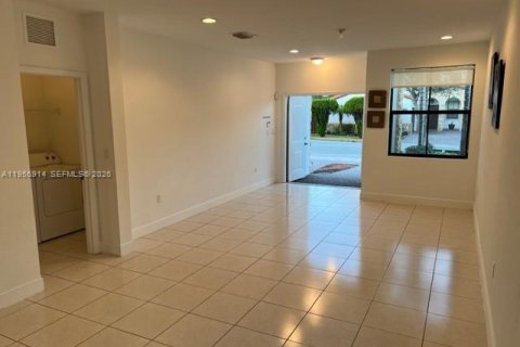 Casa en alquiler en Miami, Florida, 4 dormitorios, 163.04 m2 № 2010818 - foto 5