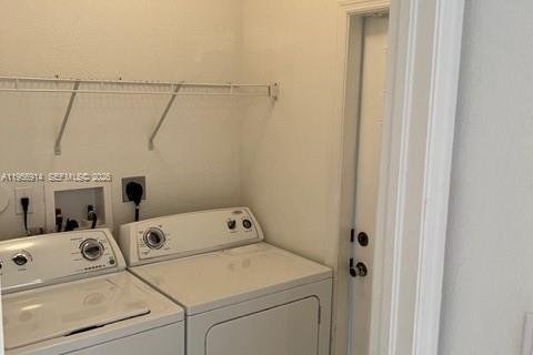 Casa en alquiler en Miami, Florida, 4 dormitorios, 163.04 m2 № 2010818 - foto 7