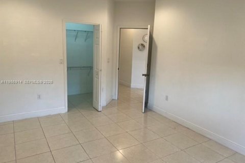 Casa en alquiler en Miami, Florida, 4 dormitorios, 163.04 m2 № 2010818 - foto 19