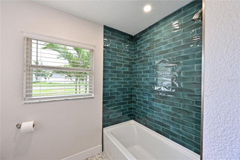 Villa ou maison à vendre à Sarasota, Floride: 4 chambres, 223.71 m2 № 1888590 - photo 21