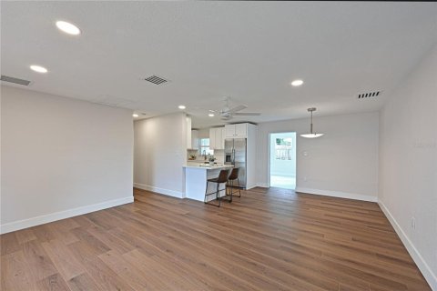 House in Sarasota, Florida 4 bedrooms, 223.71 sq.m. № 1888590 - photo 5