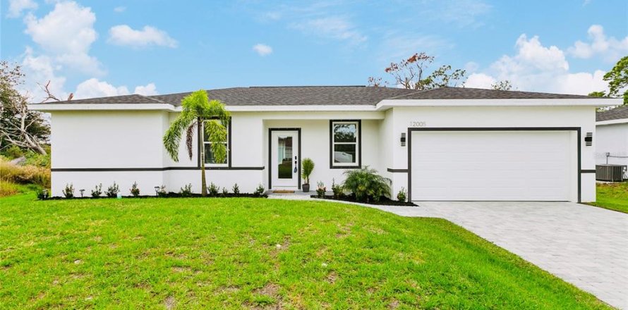 House in Port Charlotte, Florida 4 bedrooms, 151.99 sq.m. № 1757040