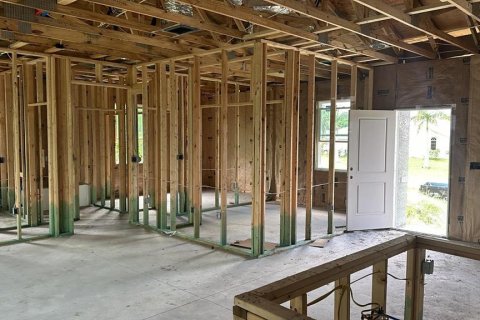 House in Port Charlotte, Florida 4 bedrooms, 151.99 sq.m. № 1757040 - photo 3