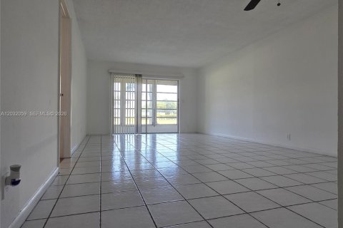 Copropriété à louer à Margate, Floride: 2 chambres, 90.12 m2 № 2240694 - photo 2
