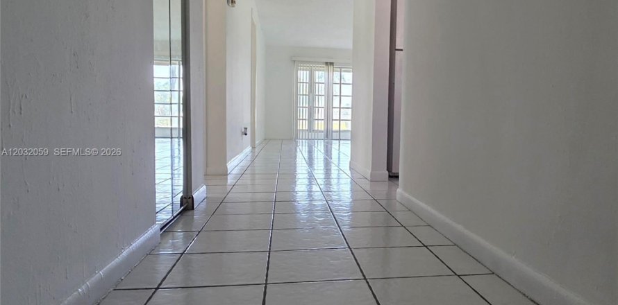 Condo à Margate, Floride, 2 chambres  № 2240694