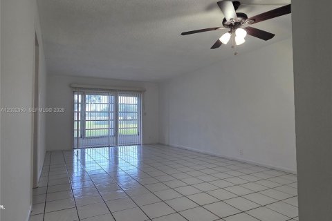 Copropriété à louer à Margate, Floride: 2 chambres, 90.12 m2 № 2240694 - photo 5