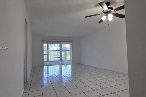 Copropriété à louer à Margate, Floride: 2 chambres, 90.12 m2 № 2240694 - photo 6