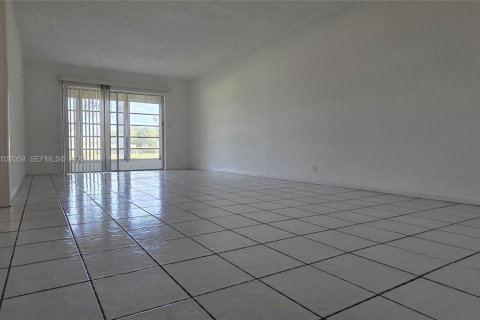 Copropriété à louer à Margate, Floride: 2 chambres, 90.12 m2 № 2240694 - photo 3