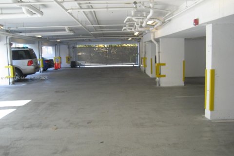 Condo in Miami, Florida, 1 bedroom  № 1859966 - photo 18