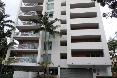 Condo in Miami, Florida, 1 bedroom  № 1859966 - photo 1