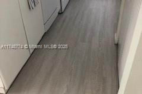 Condo in Miami, Florida, 1 bedroom  № 1859966 - photo 20