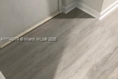 Condo in Miami, Florida, 1 bedroom  № 1859966 - photo 21