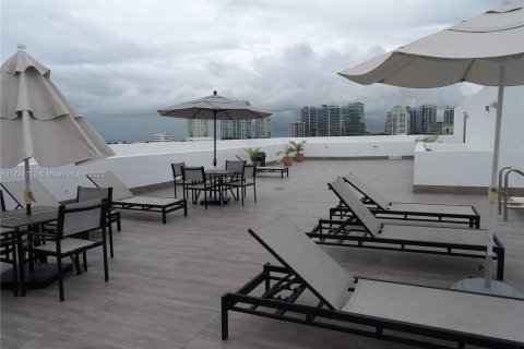Condo in Miami, Florida, 1 bedroom  № 1859966 - photo 9
